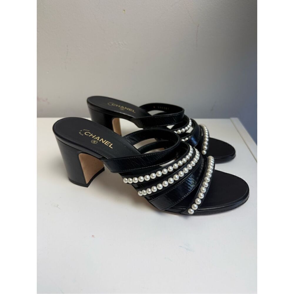 Chanel white pearl strappy block heel sandals 38.5
